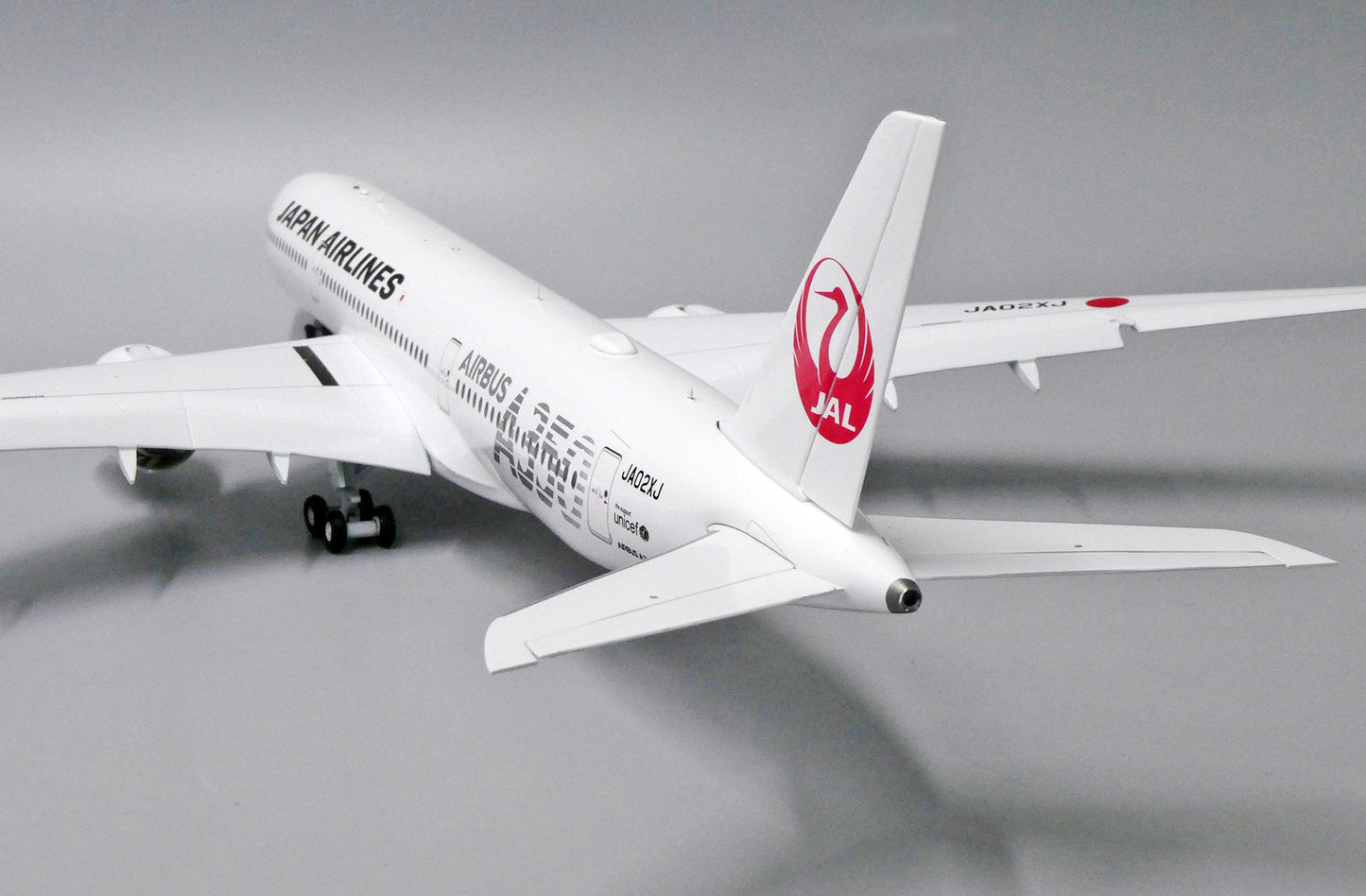 JC WINGS A350-900XWB JAPANESE AIRLINE (JAL) "JAL SILVER" (FLAPS DOWN) REG: JA02XJ