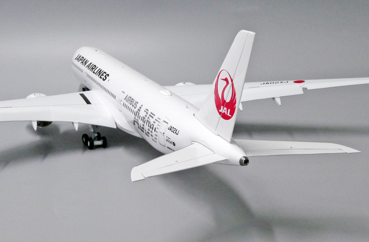 JC WINGS A350-900XWB JAPANESE AIRLINE (JAL) "JAL SILVER" (FLAPS DOWN) REG: JA02XJ