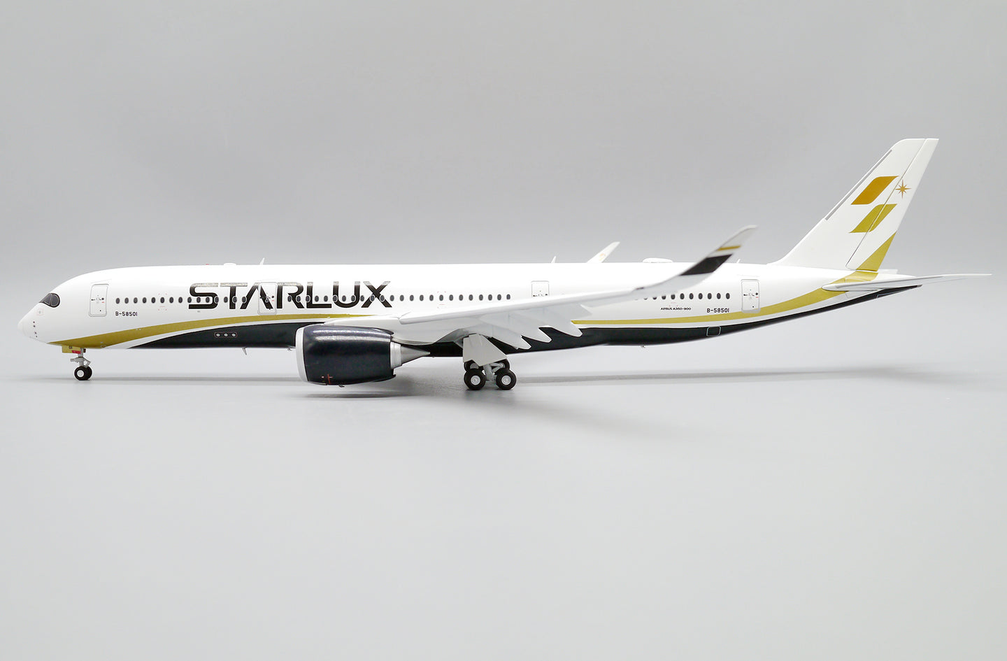 JCWINGS A350 STARLUX FLAP DOWN REG: B-58501
