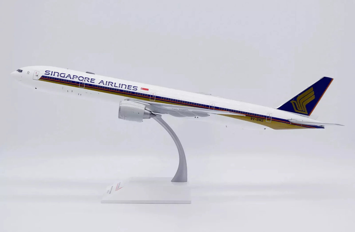 JC WINGS B777-300ER SINGAPORE AIRLINES "ADVANCED ENGINE OPTION" REG: 9V-SWZ