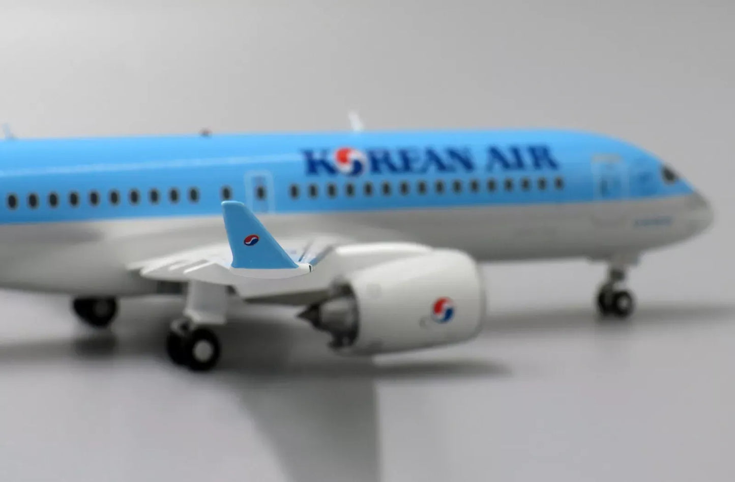 JC WINGS KOREAN AIR BOMBARDIER CS300 REG: HL7201