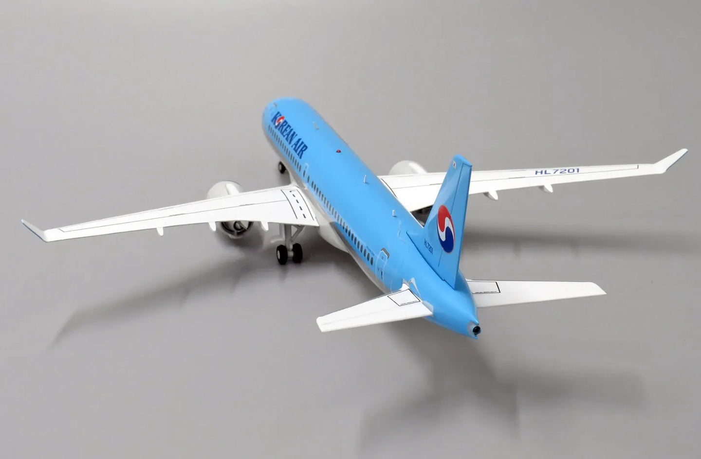 JC WINGS KOREAN AIR BOMBARDIER CS300 REG: HL7201