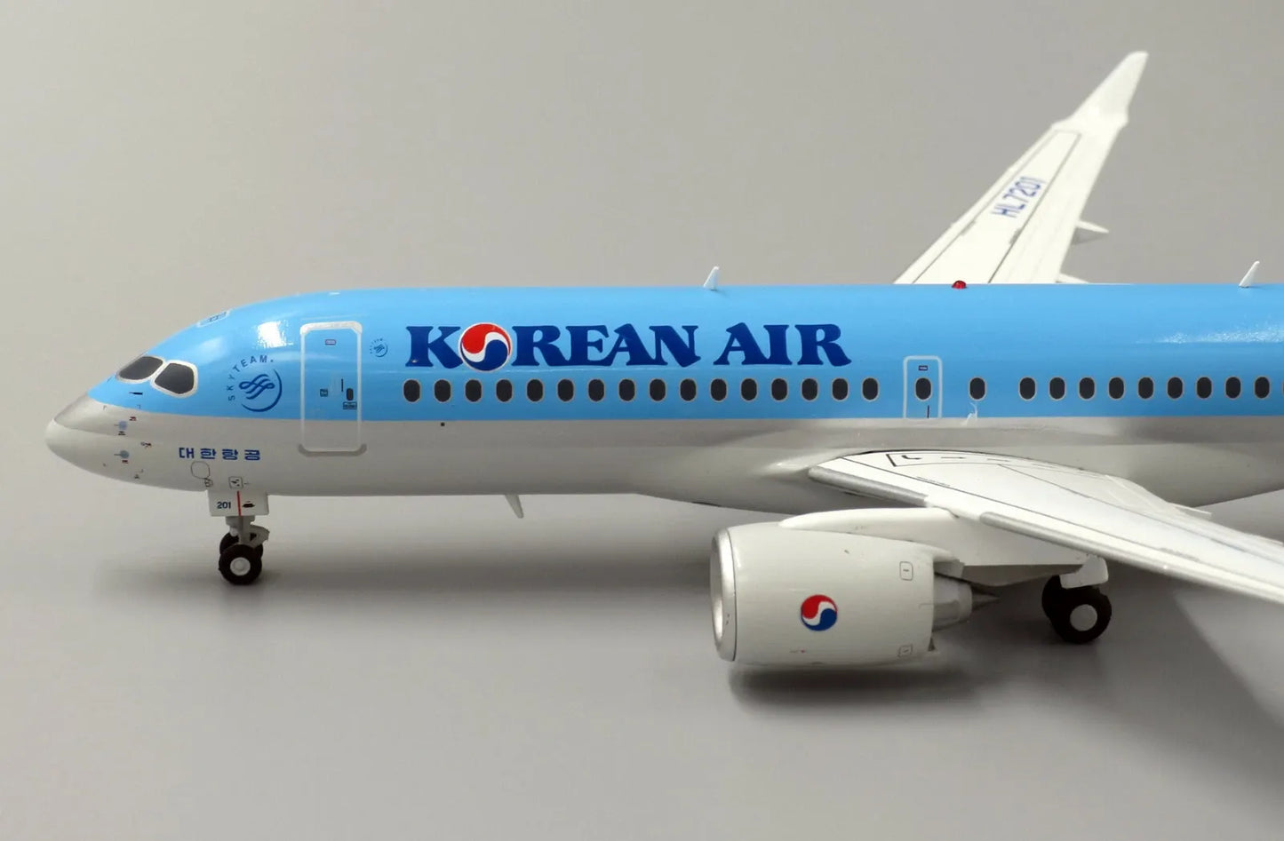 JC WINGS KOREAN AIR BOMBARDIER CS300 REG: HL7201