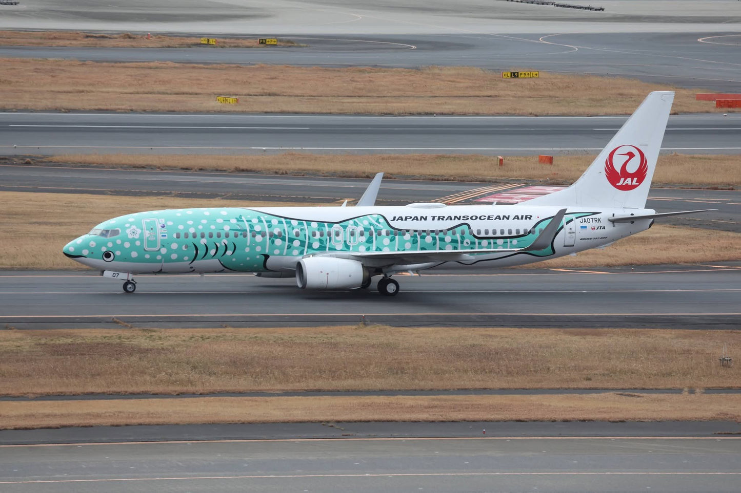 JCWINGS B737-800 JAPAN TRANSOCEAN AIR "YUI JINBEI JET" (FLAPS DOWN) REG: JA07RK