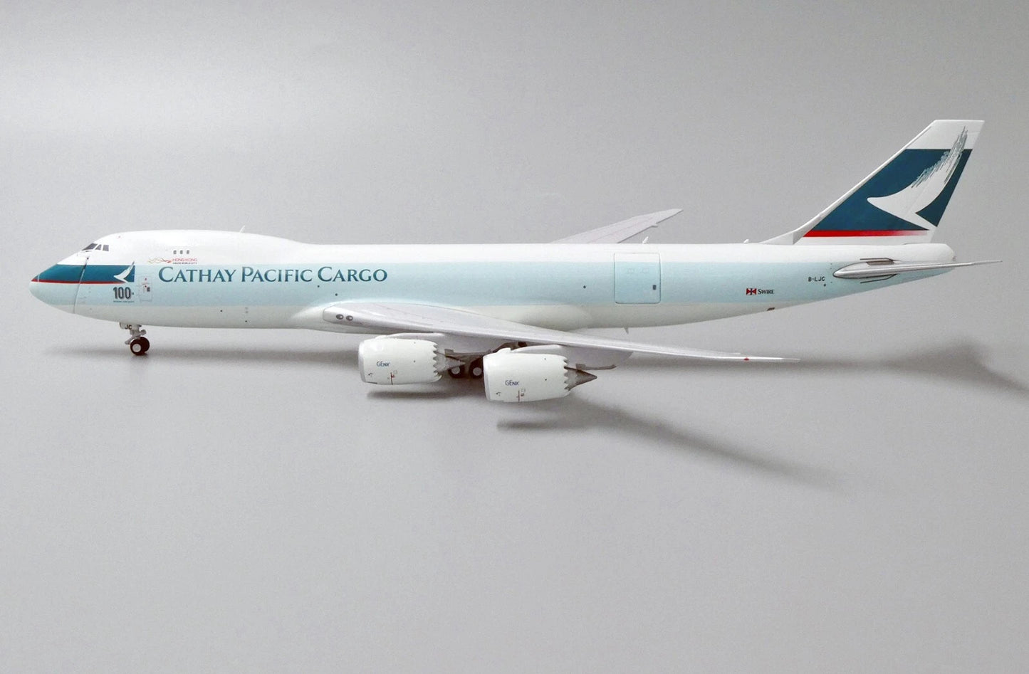 JC WINGS B747-8F CATHAY PACIFIC CARGO "100TH BOEING AIRCRAFT" (INTERACTIVE SERIES) REG: B-LJC