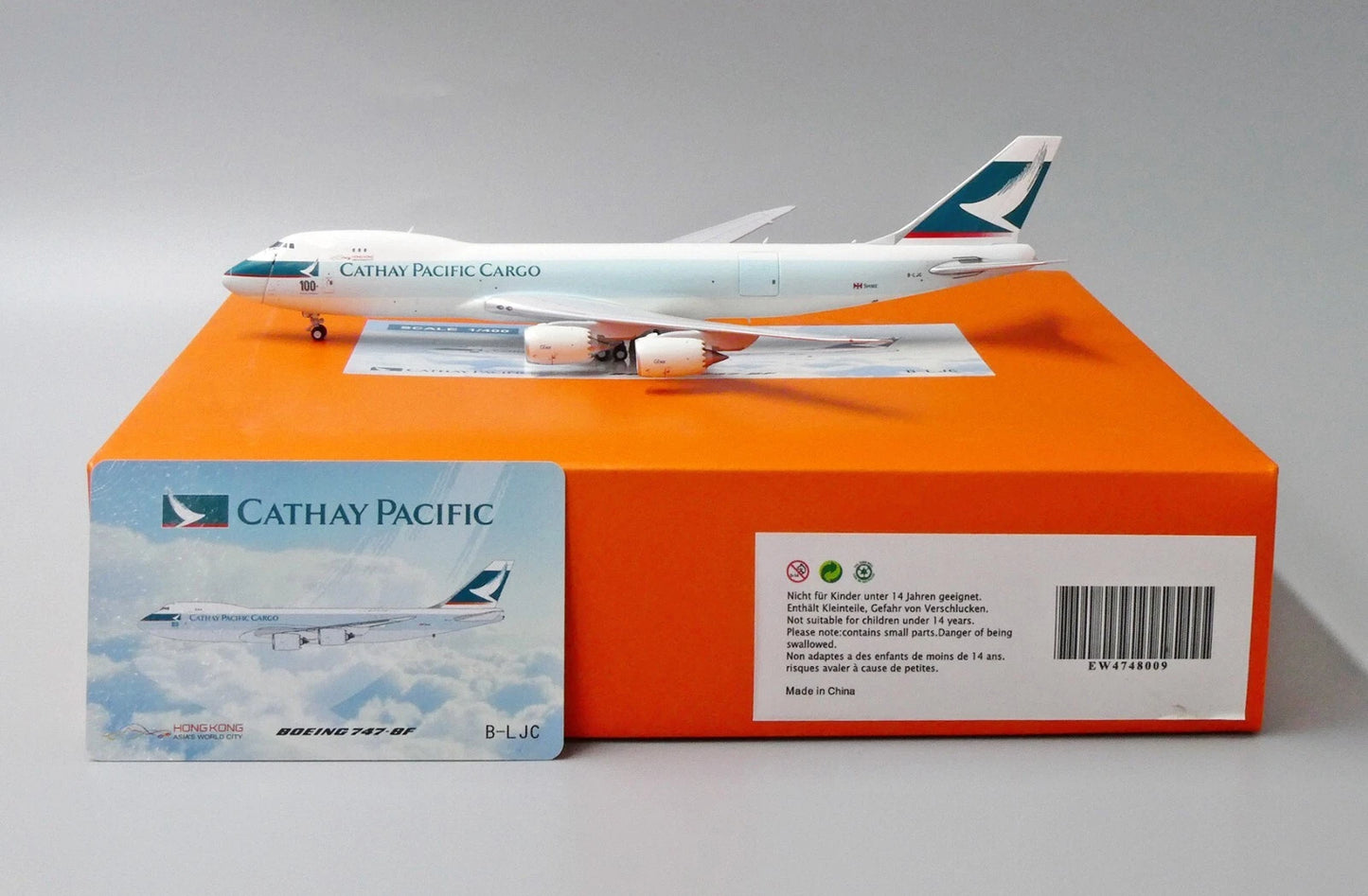 JC WINGS B747-8F CATHAY PACIFIC CARGO "100TH BOEING AIRCRAFT" (INTERACTIVE SERIES) REG: B-LJC