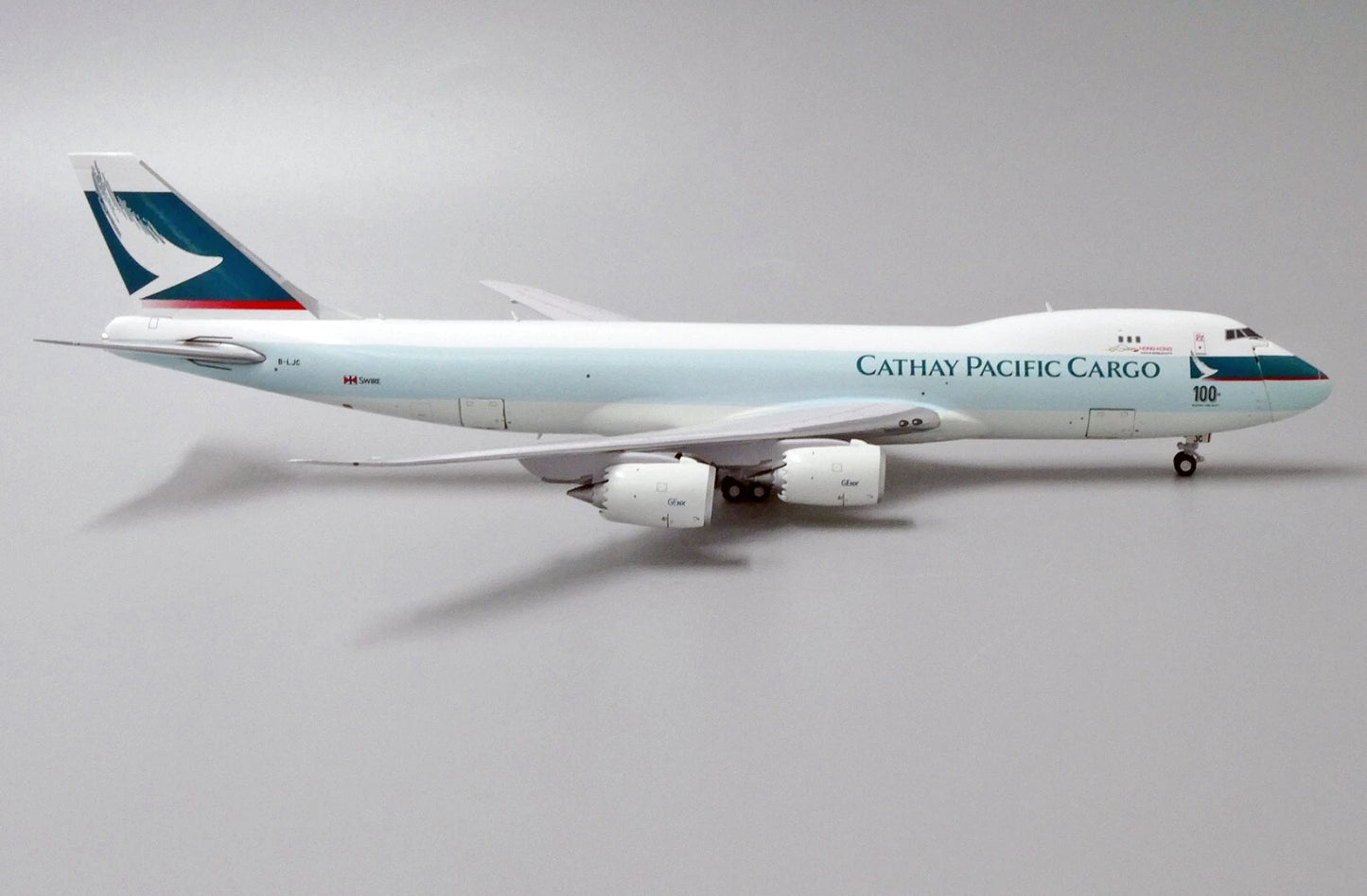 JC WINGS B747-8F CATHAY PACIFIC CARGO "100TH BOEING AIRCRAFT" (INTERACTIVE SERIES) REG: B-LJC