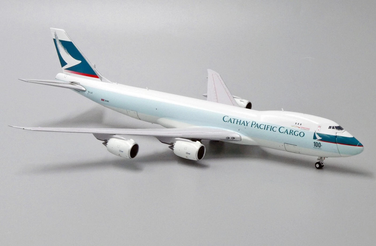 JC WINGS B747-8F CATHAY PACIFIC CARGO "100TH BOEING AIRCRAFT" (INTERACTIVE SERIES) REG: B-LJC