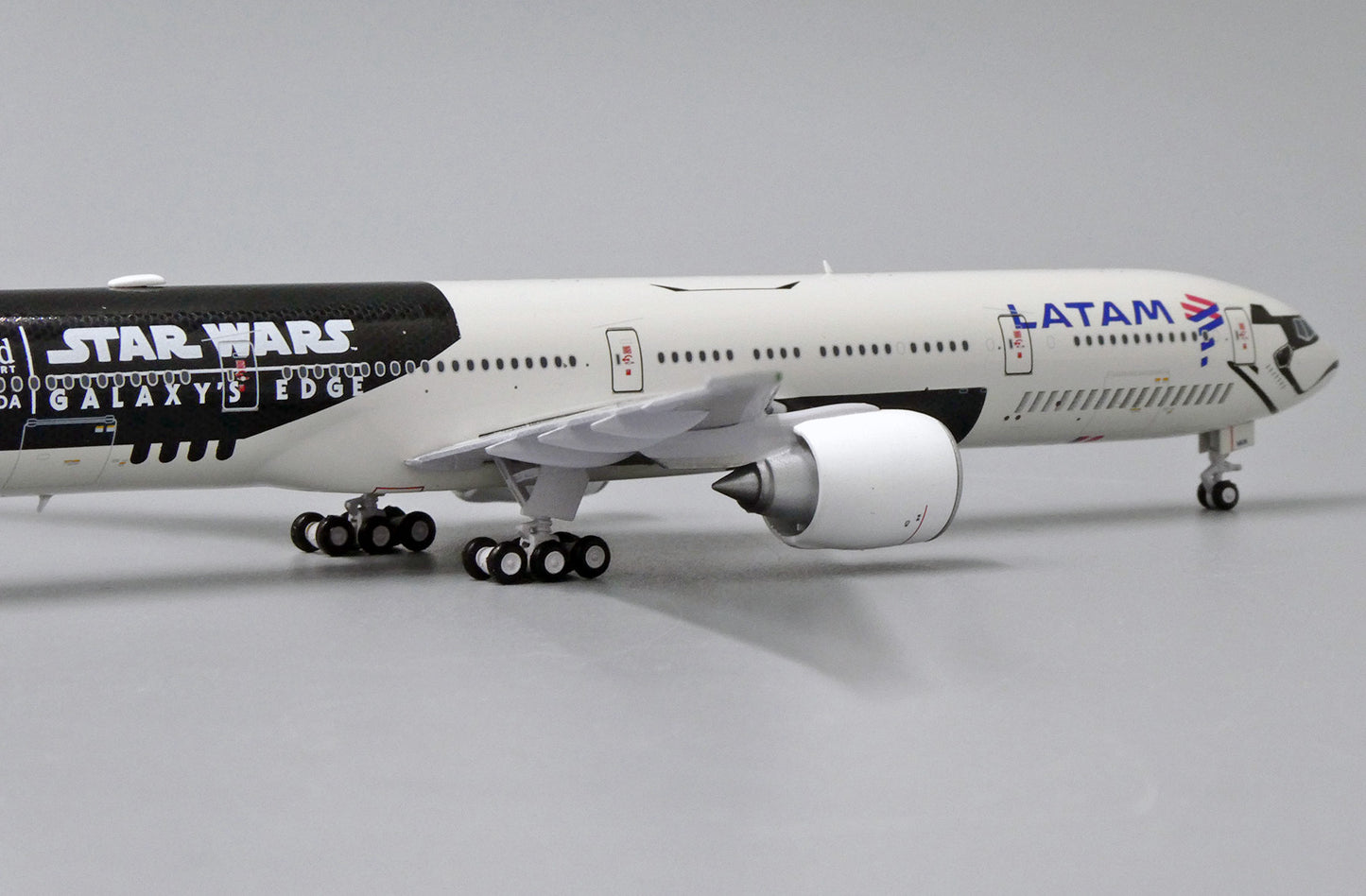 JC WINGS B777-300ER LATAM AIRLINES "STAR WARS, GALAXYS EDGE" REG: PT-MUA