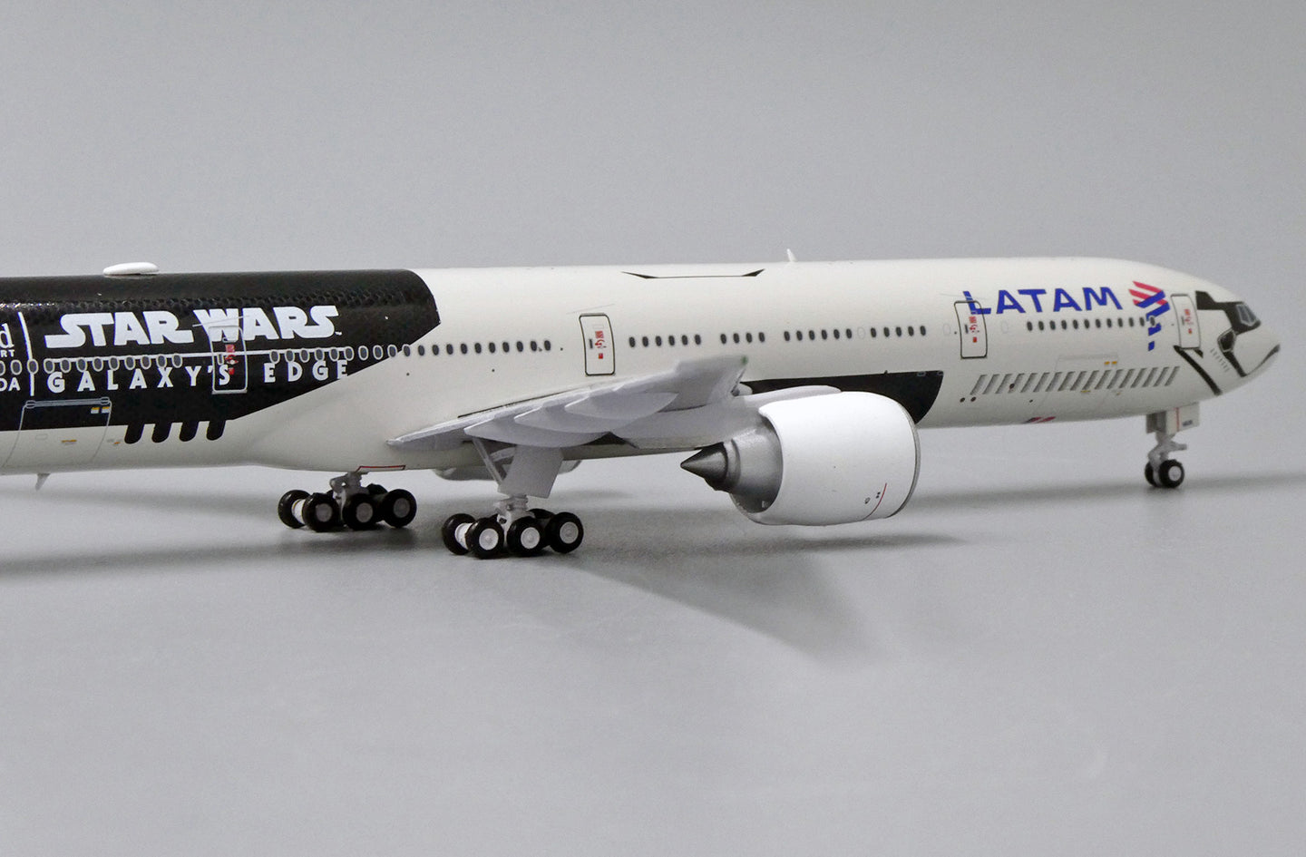 JC WINGS B777-300ER LATAM AIRLINES "STAR WARS, GALAXYS EDGE" REG: PT-MUA