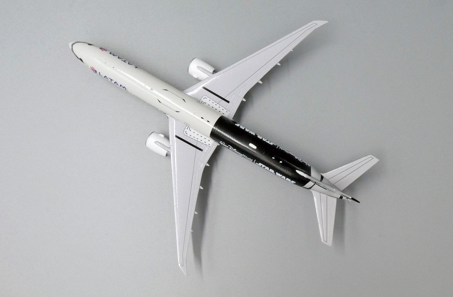 JC WINGS B777-300ER LATAM AIRLINES "STAR WARS, GALAXYS EDGE" REG: PT-MUA