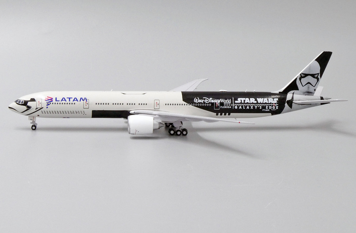 JC WINGS B777-300ER LATAM AIRLINES "STAR WARS, GALAXYS EDGE" REG: PT-MUA