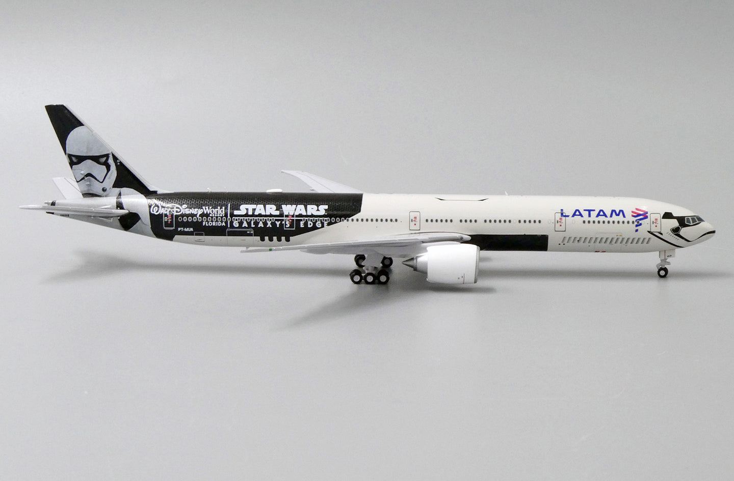 JC WINGS B777-300ER LATAM AIRLINES "STAR WARS, GALAXYS EDGE" REG: PT-MUA