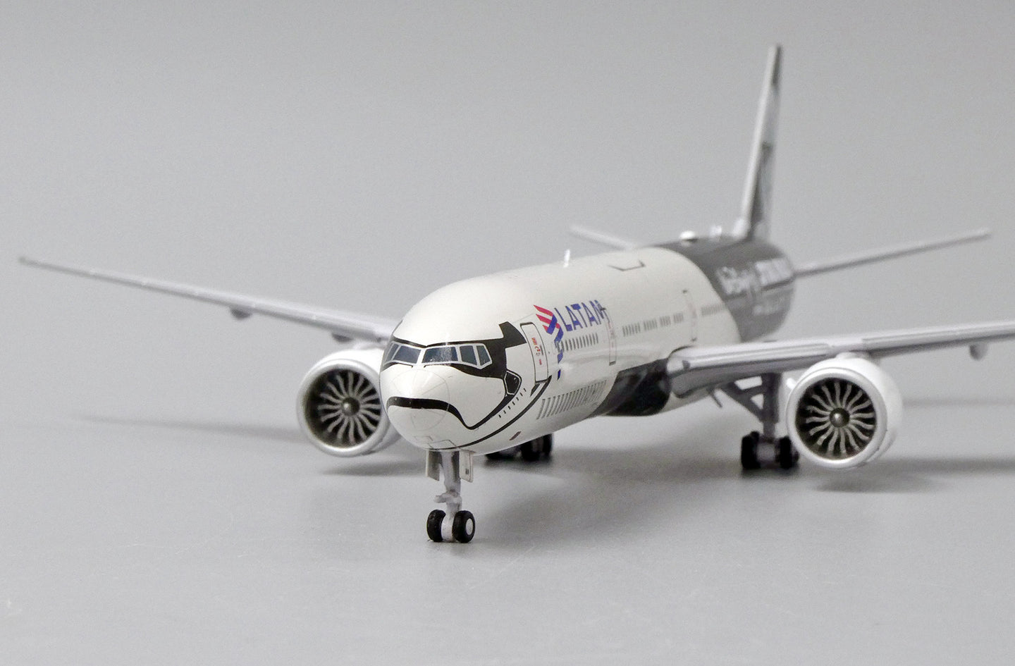 JC WINGS B777-300ER LATAM AIRLINES "STAR WARS, GALAXYS EDGE" REG: PT-MUA