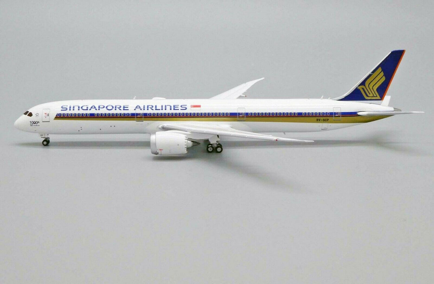 JC WINGS B787-10 DREAMLINER SINGAPORE AIRLINES 1000TH 787 REG: 9V-SCP