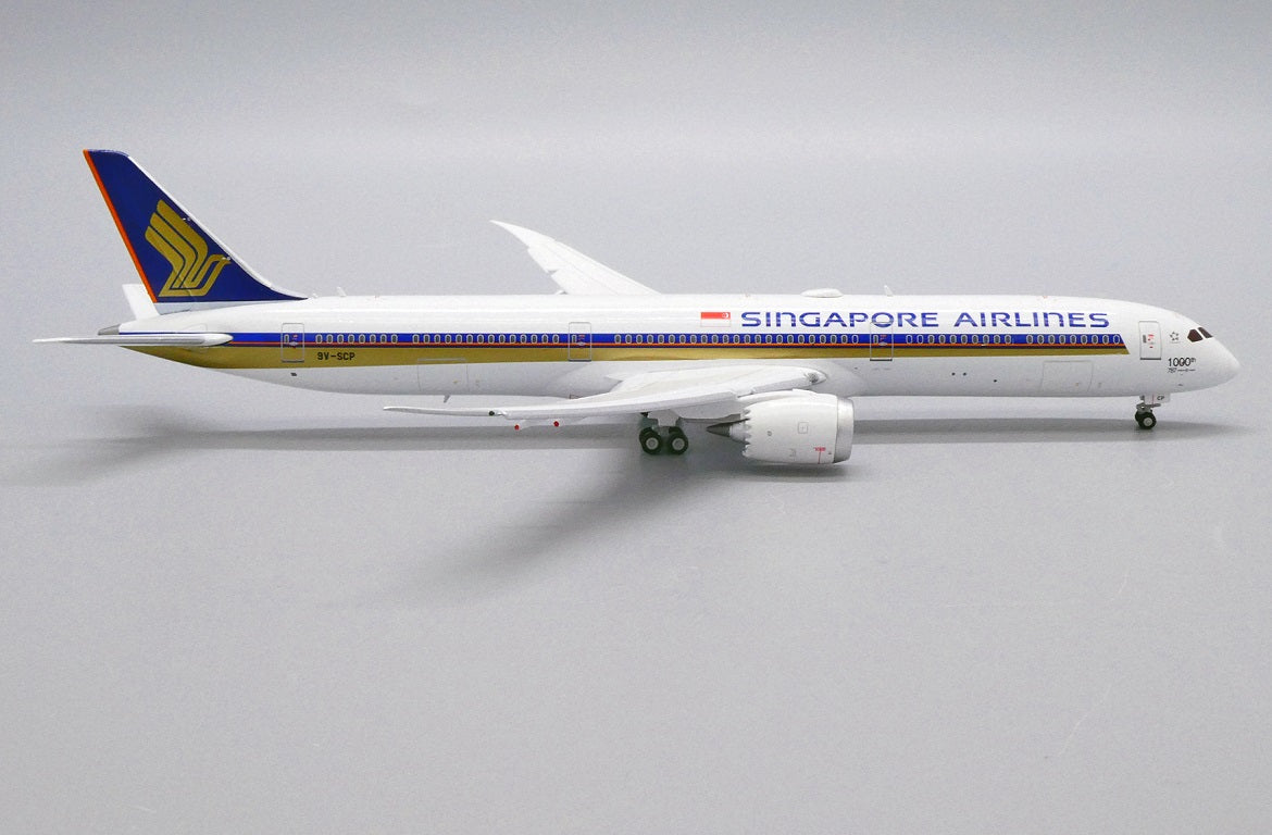 JC WINGS B787 SINGAPORE AIRLINES "1000TH B787" (FLAPS DOWN) REG: 9V-SCP
