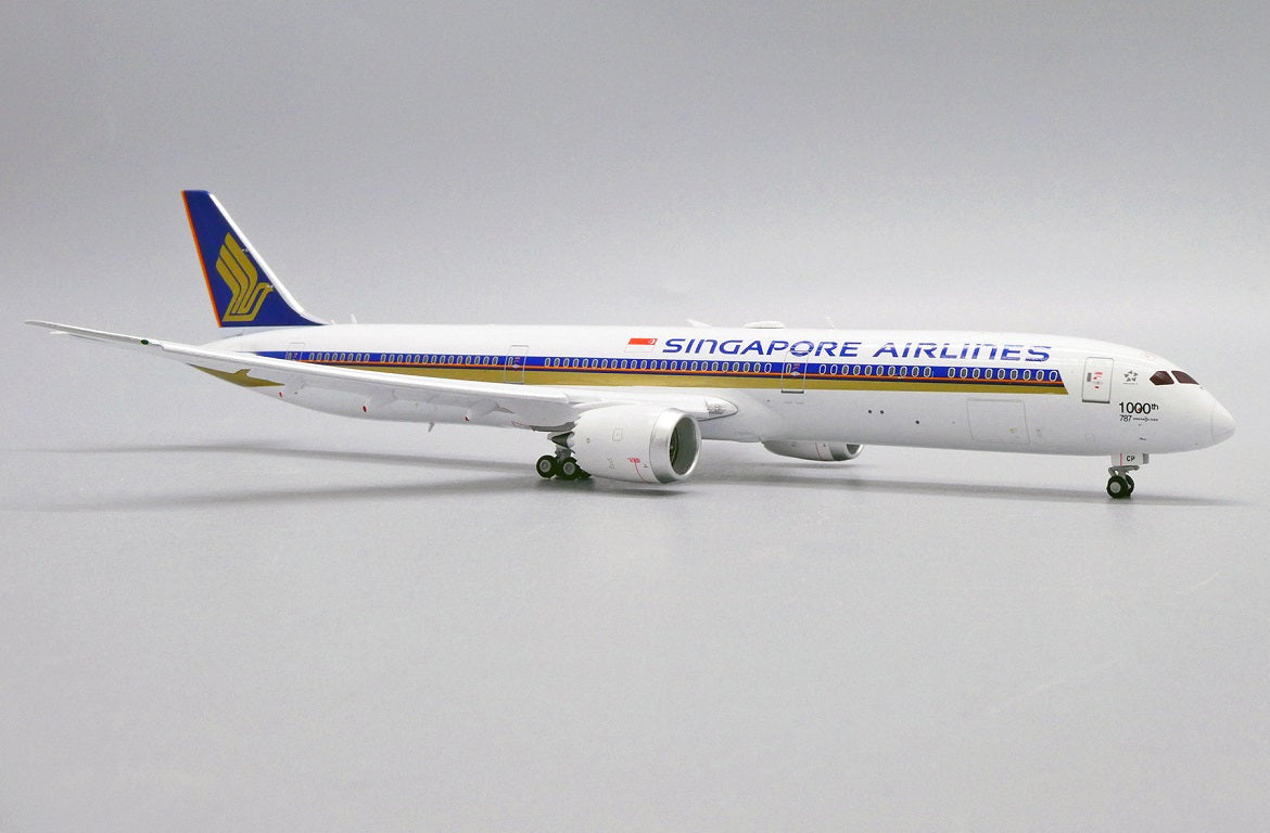 JC WINGS B787 SINGAPORE AIRLINES "1000TH B787" (FLAPS DOWN) REG: 9V-SCP