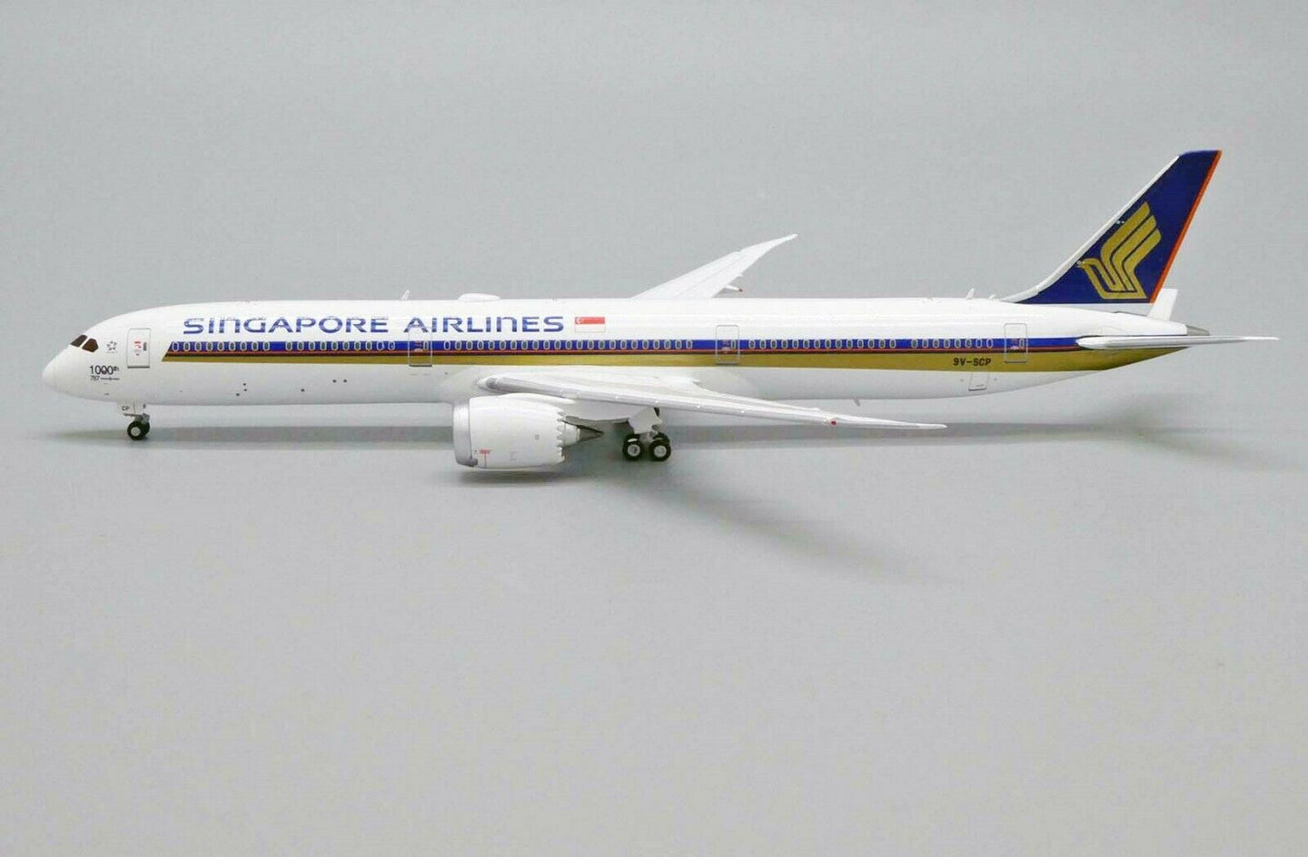 JC WINGS B787-10 DREAMLINER SINGAPORE AIRLINES 1000TH 787 REG: 9V-SCP