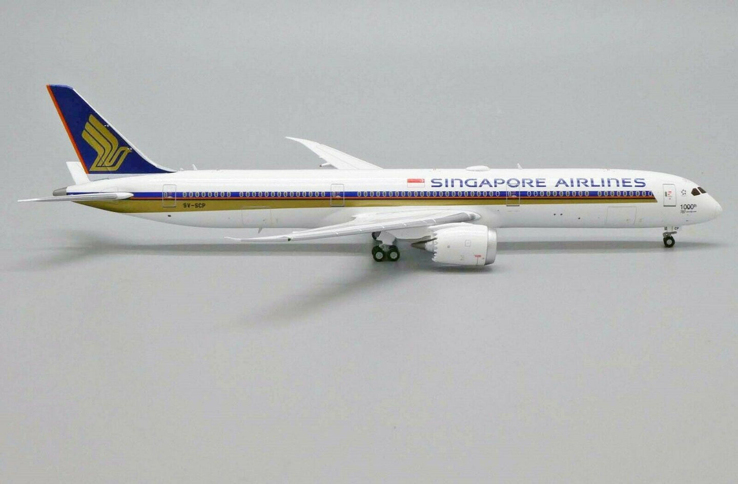 JC WINGS B787-10 DREAMLINER SINGAPORE AIRLINES 1000TH 787 REG: 9V-SCP