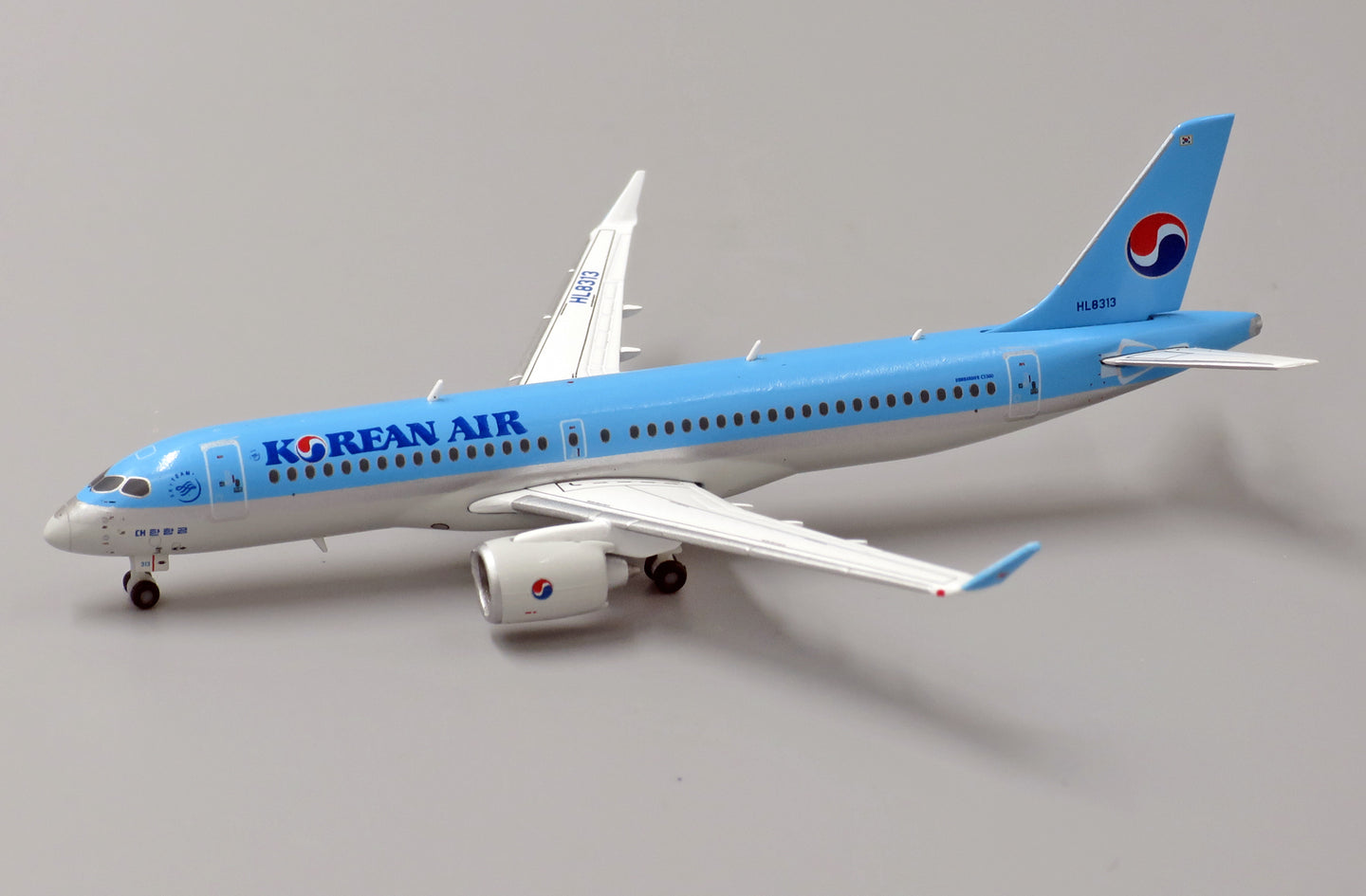 JCWINGS KOREAN AIR BOMBARDIER CS300 REG: HL8313