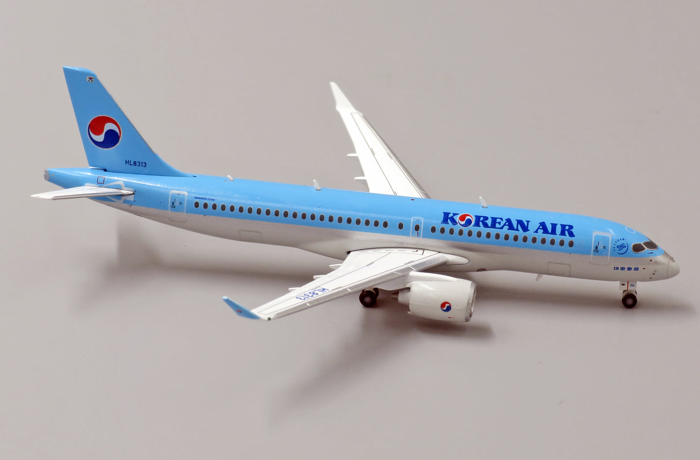 JCWINGS KOREAN AIR BOMBARDIER CS300 REG: HL8313