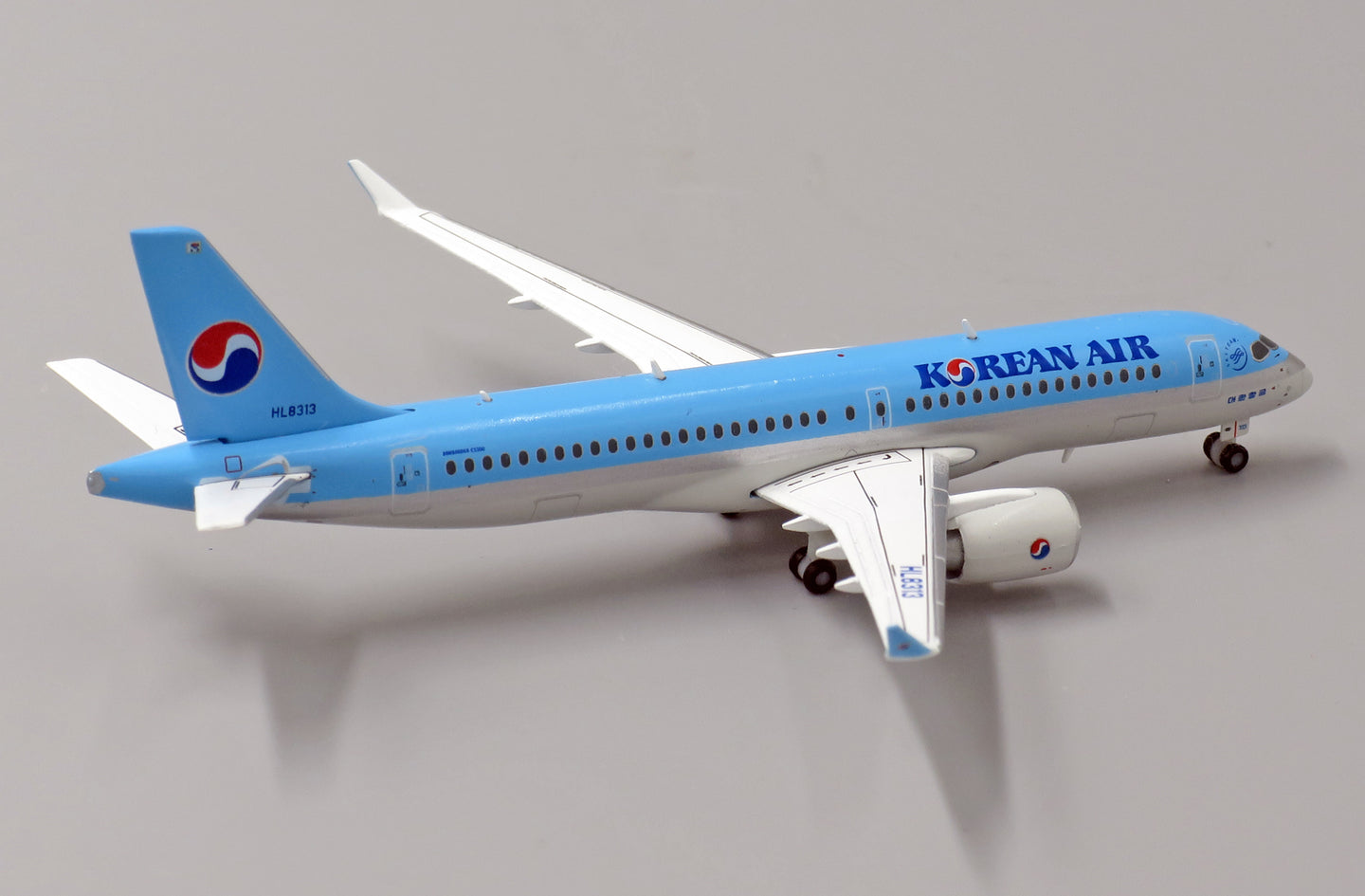 JCWINGS KOREAN AIR BOMBARDIER CS300 REG: HL8313
