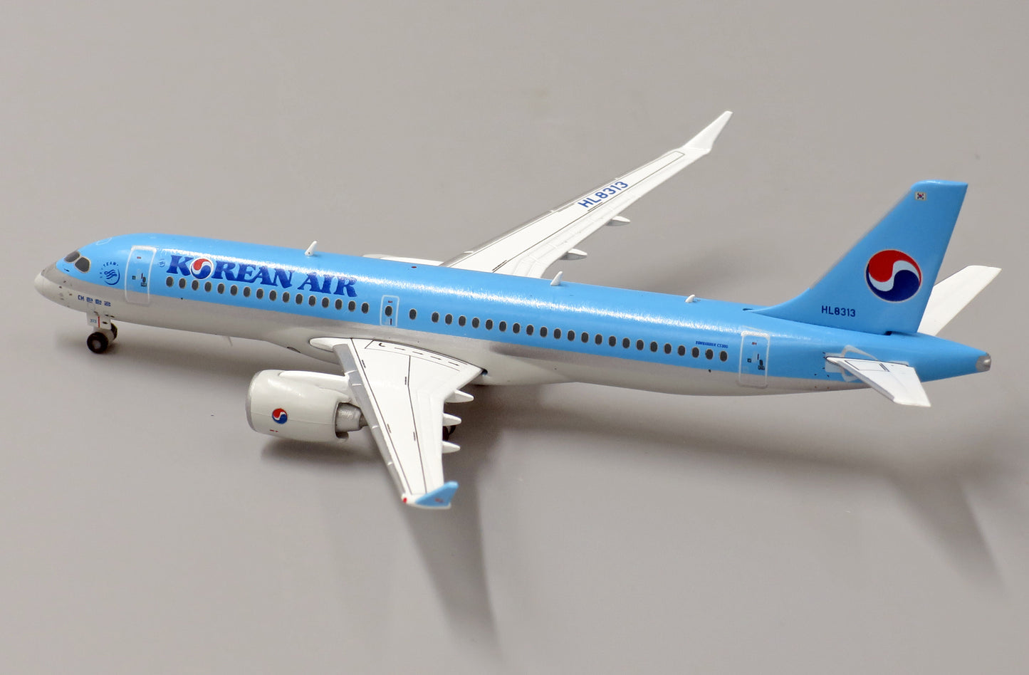 JCWINGS KOREAN AIR BOMBARDIER CS300 REG: HL8313