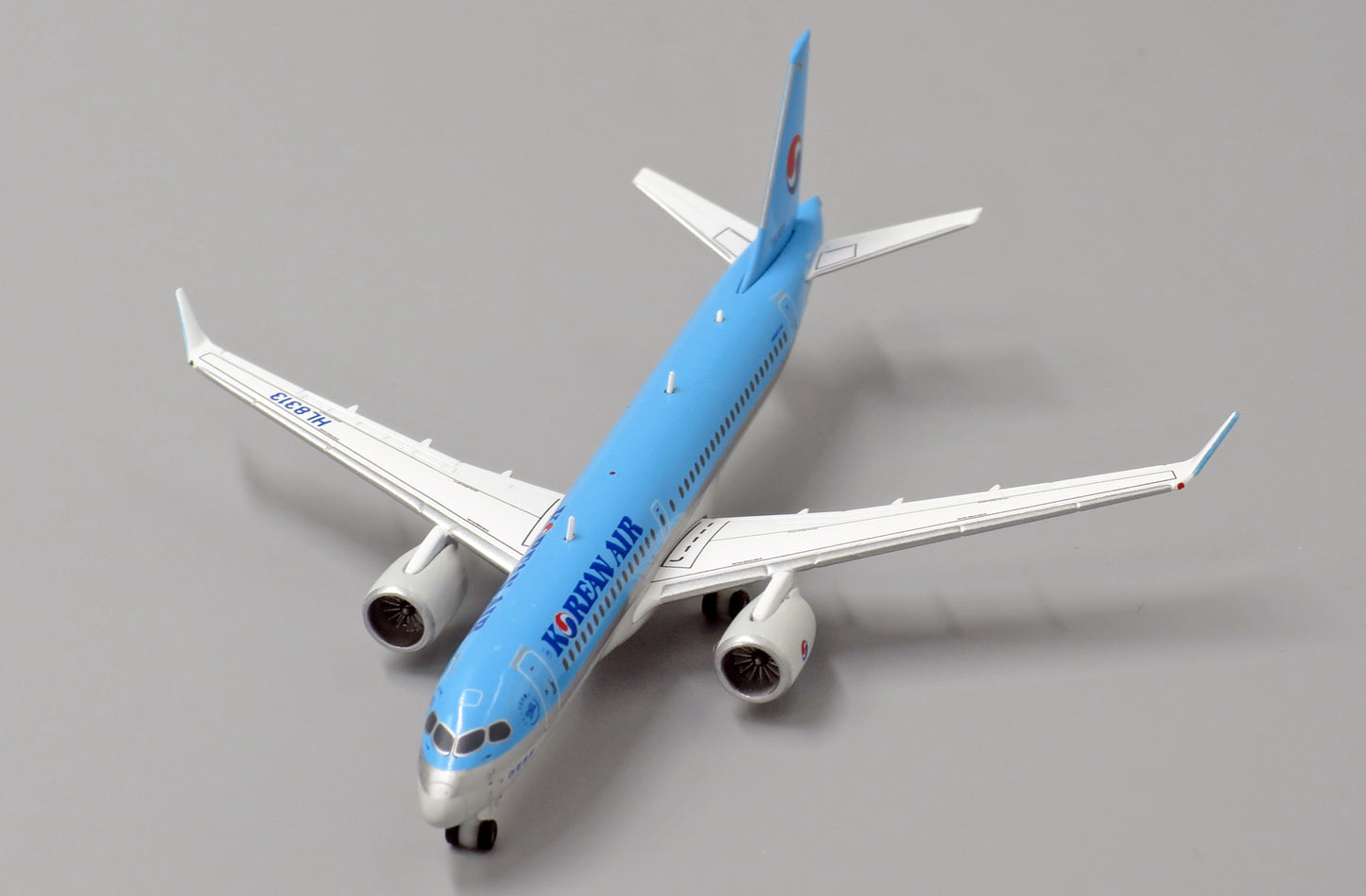 JCWINGS KOREAN AIR BOMBARDIER CS300 REG: HL8313