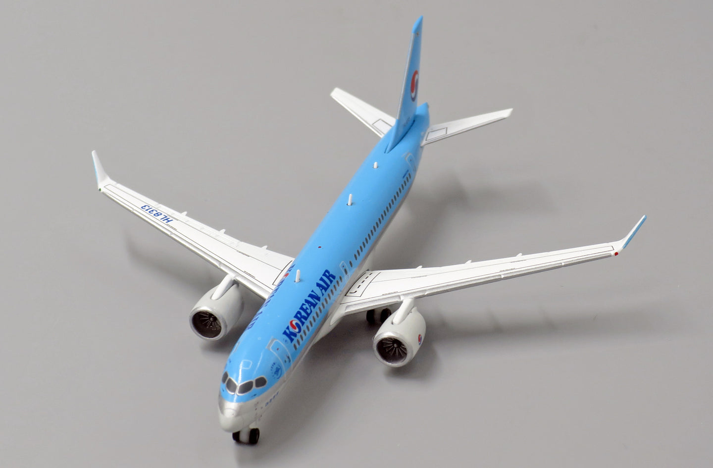 JCWINGS KOREAN AIR BOMBARDIER CS300 REG: HL8313