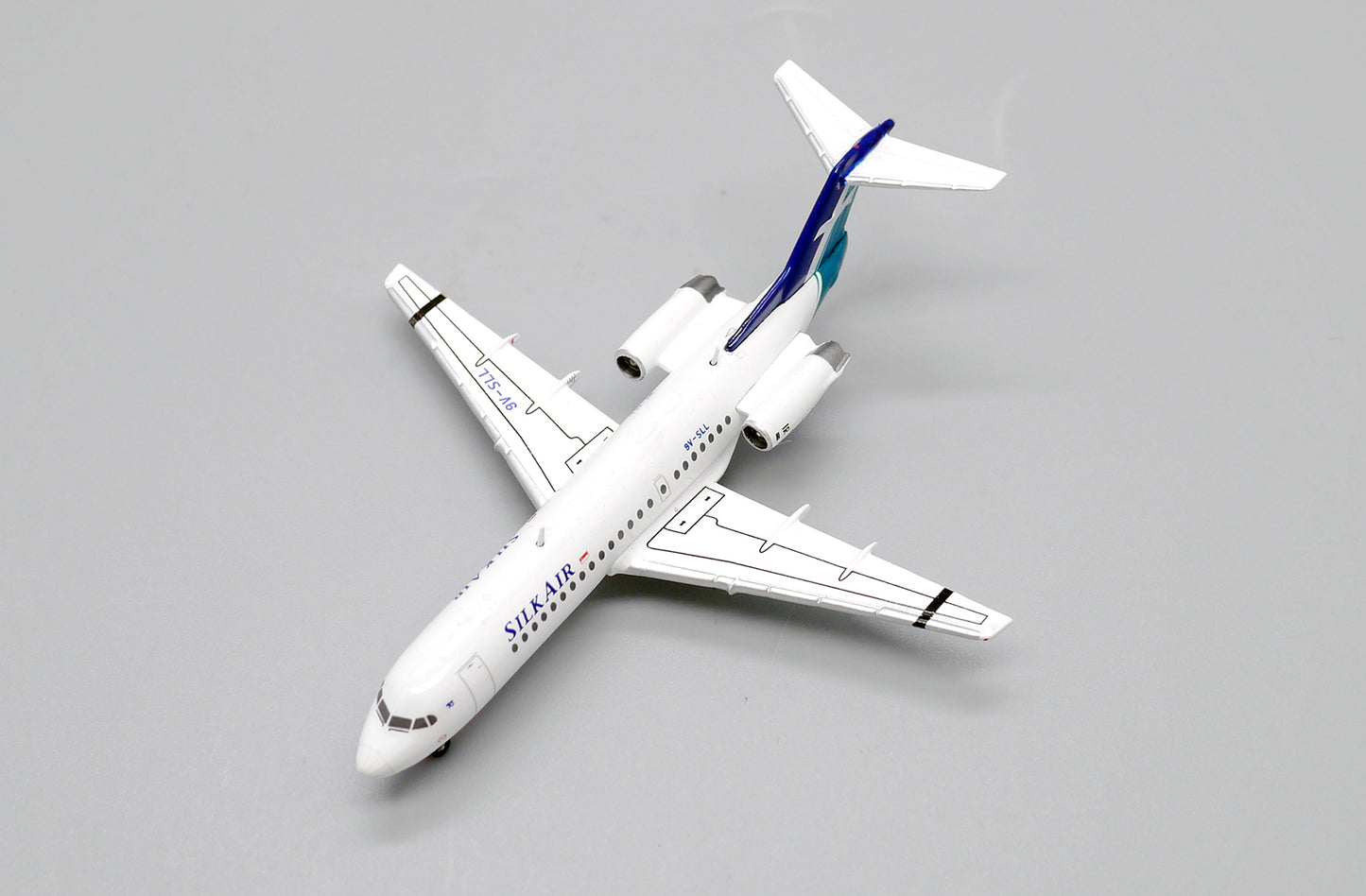 JC WINGS FOKKER 70 SILKAIR REG: 9V-SLL