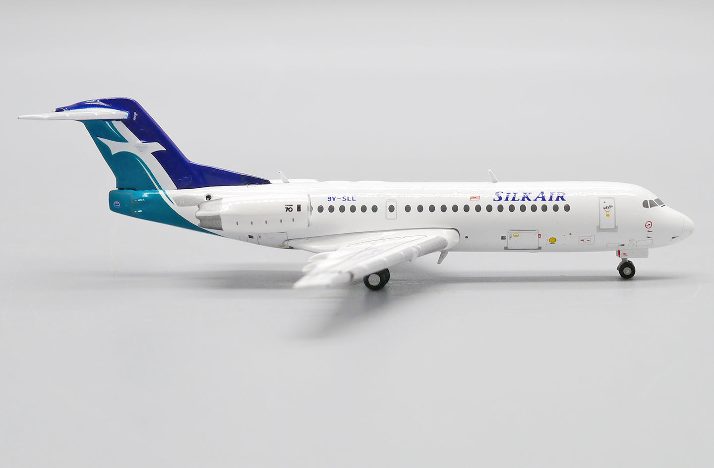 JC WINGS FOKKER 70 SILKAIR REG: 9V-SLL