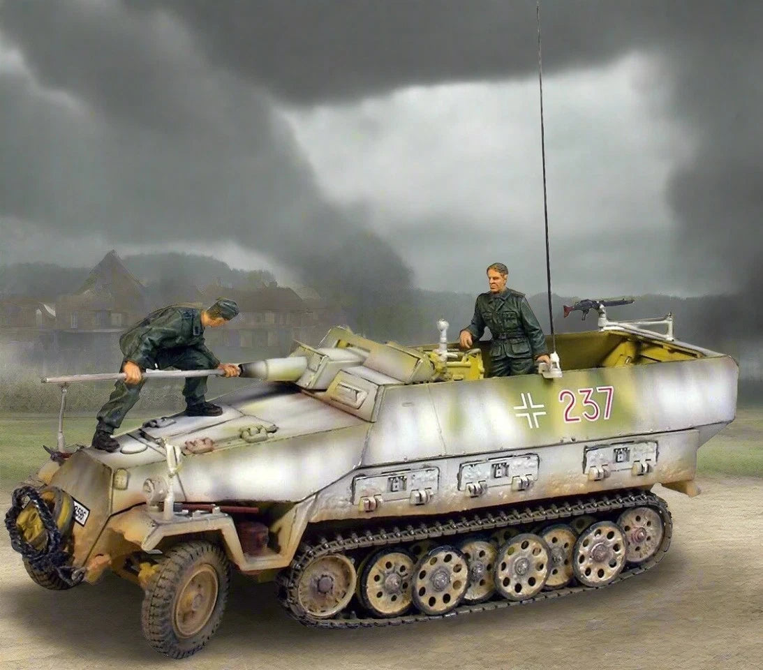 FORCES OF VALOR SD.KFZ.251 SCHUTZENPANZERWAGEN 1945