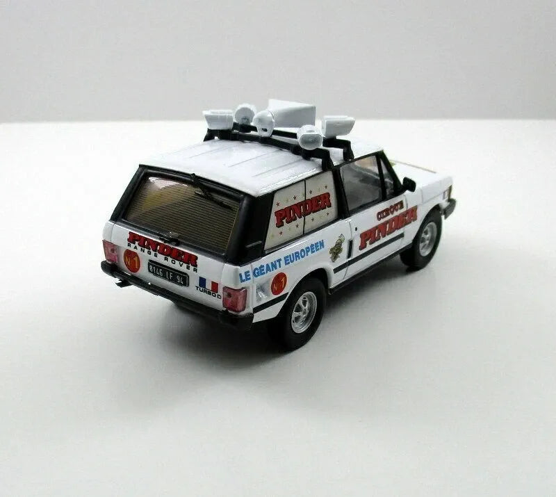 DIREKT COLLECTIONS PINDER CIRCUS LAND ROVER ADVERTISING