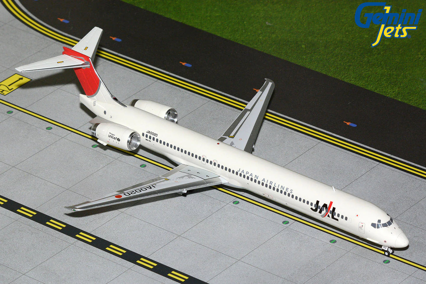 GEMINI JETS MD-90 JAPAN AIRLINES (JAL) REG: JA002D