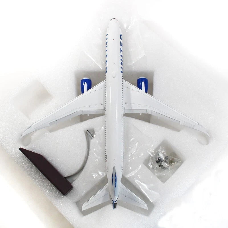 GEMINI JETS G2UAL1259F 1/200 BOEING 787-10 UNITED AIRLINES (FLAPS DOWN) REG: N13014 WITH STAND