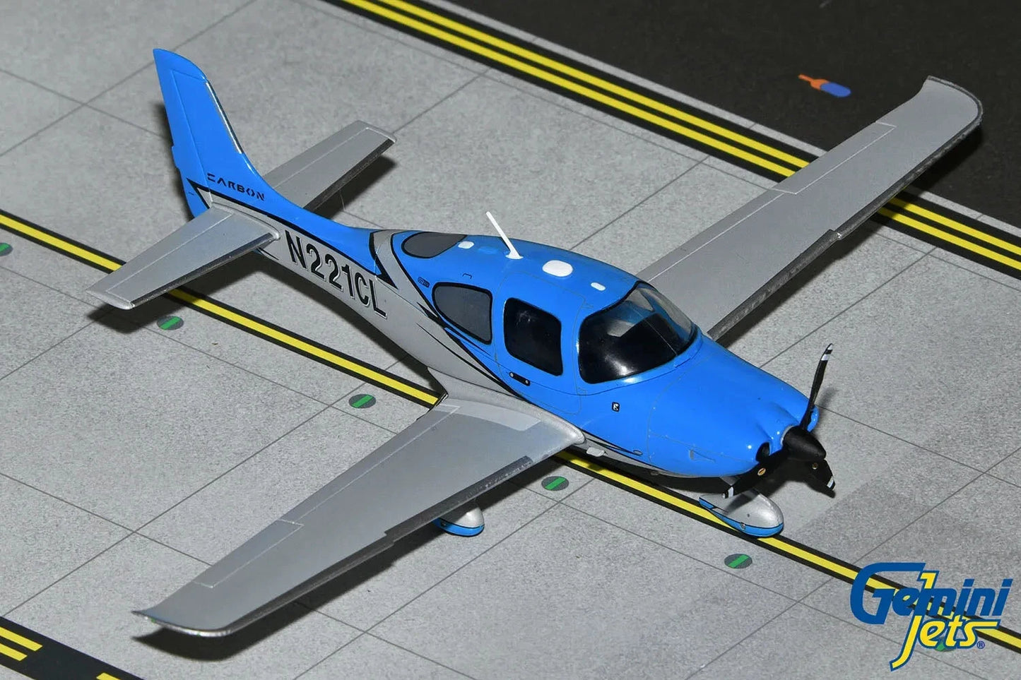 GEMINI JETS CIRRUS SR22T-GTS G6 REG: N221CL (SPORTYS/WRIGHT BROS COLLECTION)