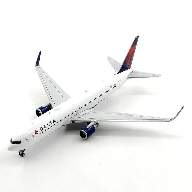 GEMINI JETS B767-300ER DELTA AIR LINES REG: N1201P