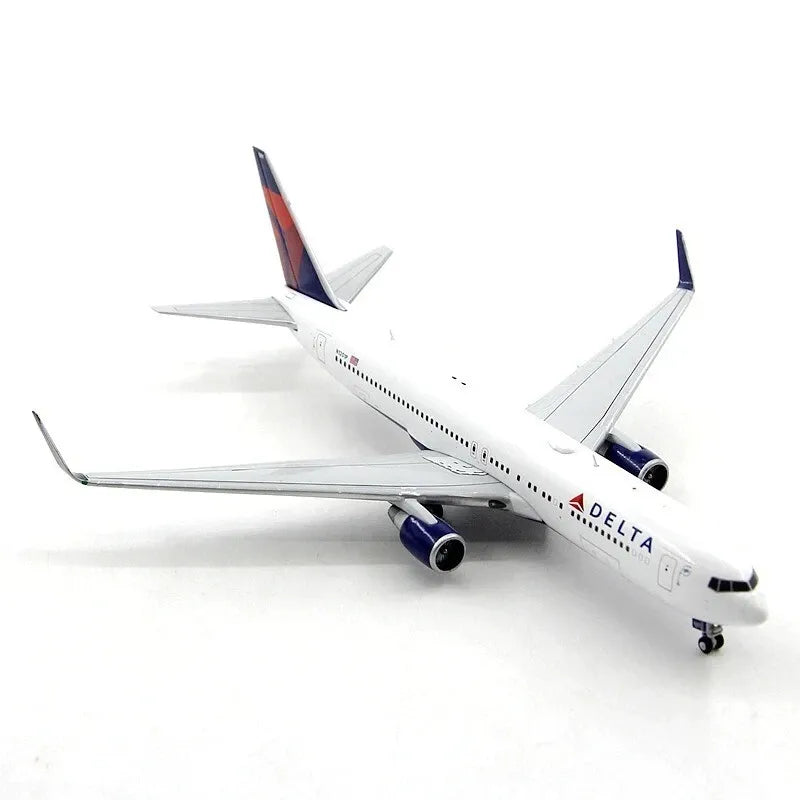 GEMINI JETS B767-300ER DELTA AIR LINES REG: N1201P