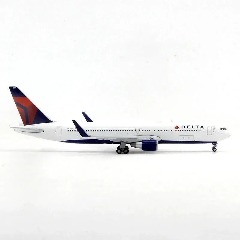 GEMINI JETS B767-300ER DELTA AIR LINES REG: N1201P