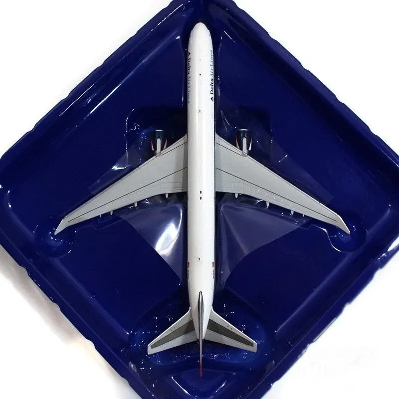 GEMINI JETS B767-400ER DELTA AIRLINES (INTERIM LIVERY) REG: N826MH