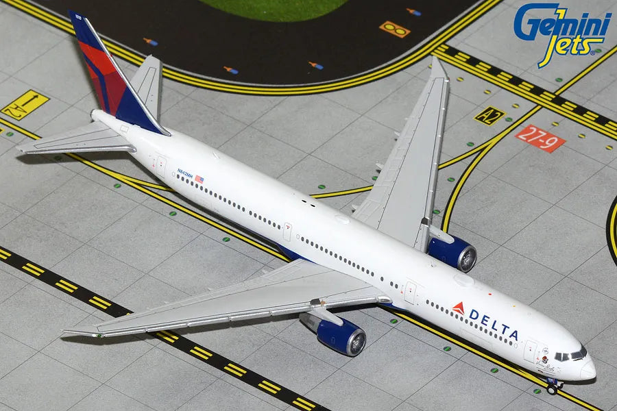 GEMINI JETS B767-400ER DELTA AIRLINES VINCE DOOLEY REG: N842MH