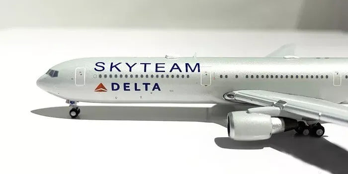 GEMINI JETS B767-400ER DELTA AIRLINES "SKYTEAM LIVERY" REG: N844MH