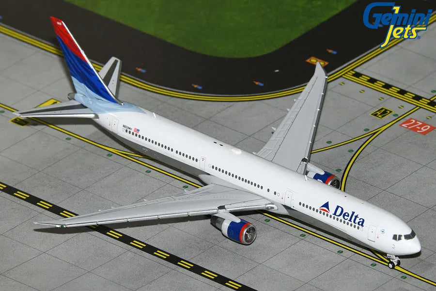GEMINI JETS B767-400ER DELTA AIR LINES "COLOURS IN MOTION" REG: N829MH