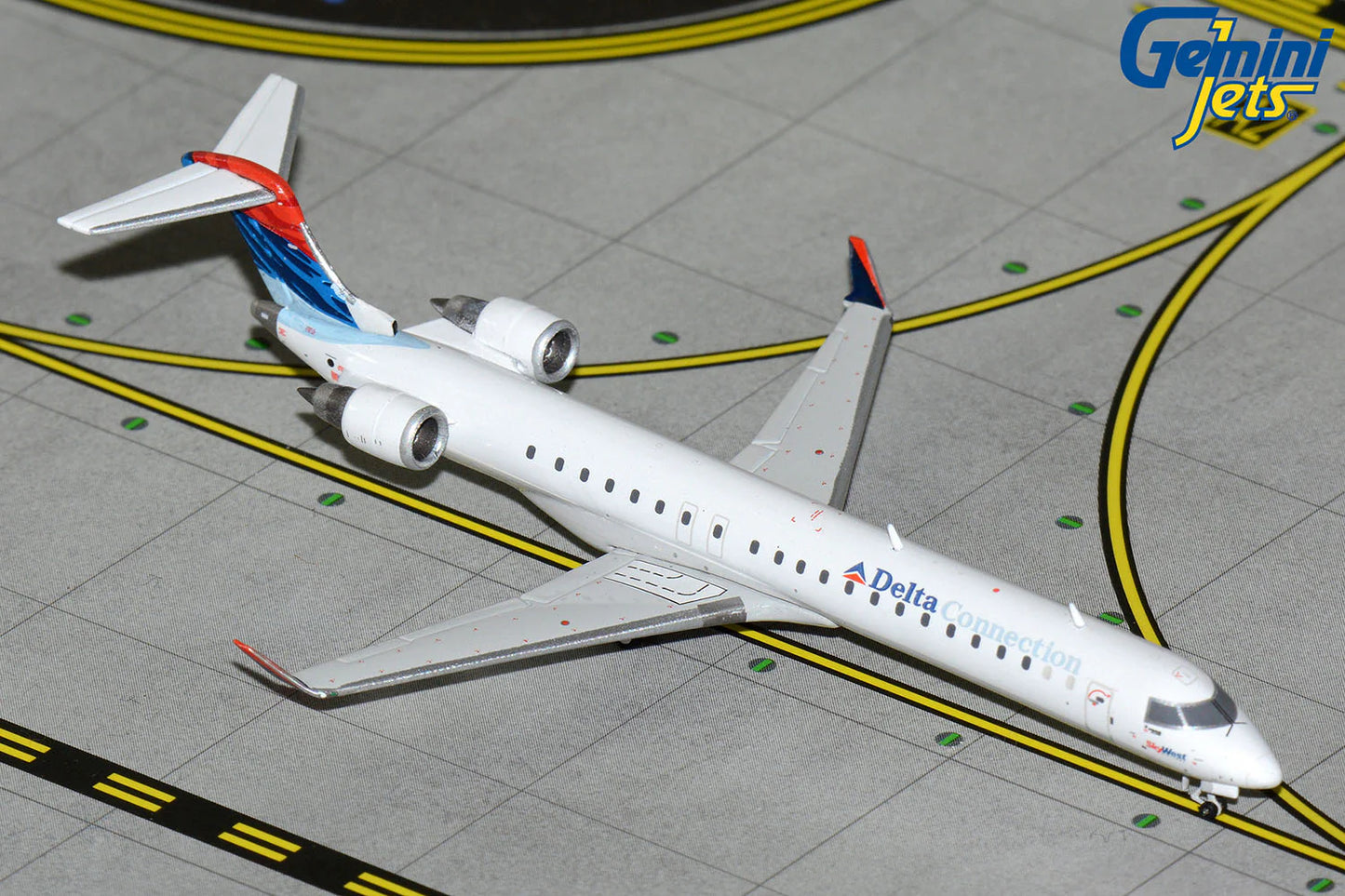 GEMINI JETS CRJ-900ER DELTA CONNECTION/SKYWEST "COLOURS IN MOTION" REG: N806SK