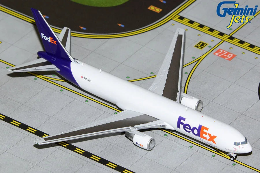 GEMINI JETS BOEING B767-300ERF(W) FEDEX EXPRESS REG: N104FE