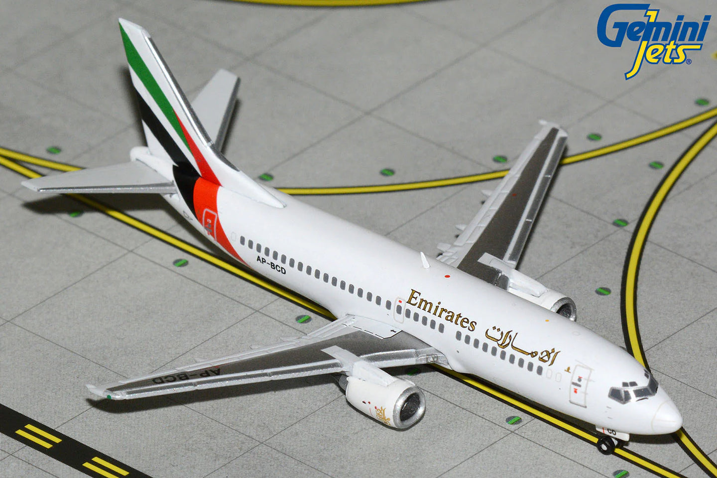 GEMINI JETS B737-300 EMIRATES "1980S LIVERY" REG: AP-BCD