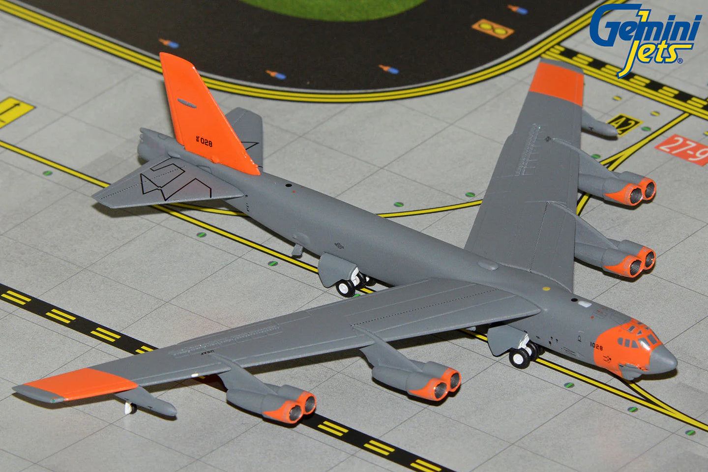 GEMINI JETS B-52H STRATOFORTRESS U.S. AIR FORCE "WOLFPACK" RETRO ORANGE LIVERY 61-0028