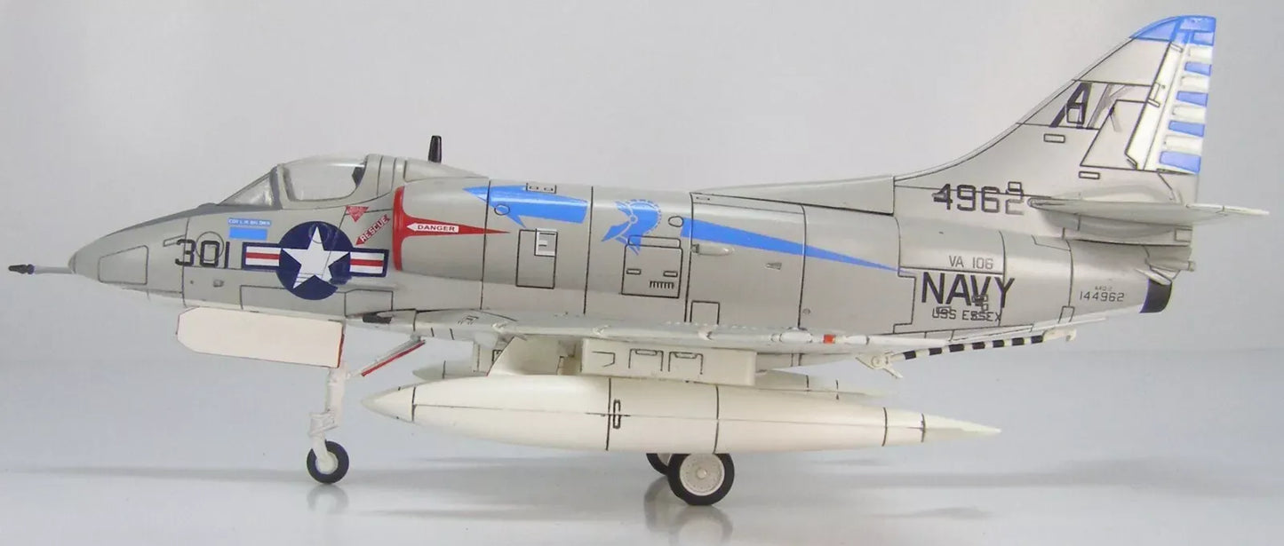 HOBBY MASTER  A-4B SKYHAWK US NAVY VA-106 GLADIATORS AK301 USS ESSEX