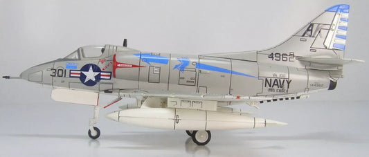 HOBBY MASTER  A-4B SKYHAWK US NAVY VA-106 GLADIATORS AK301 USS ESSEX