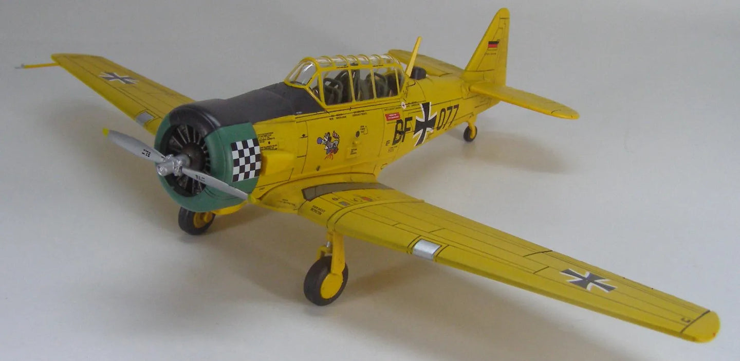 HOBBY MASTER NORTH AMERICAN HARVARD MK 4 LUFTWAFFE